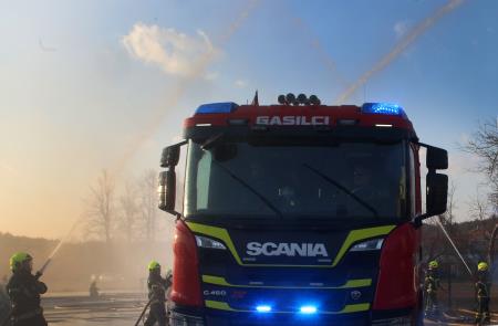 Prispetje nove avtocisterne PGD Cerknica 05 FOTO LJUBO VUKELIČ